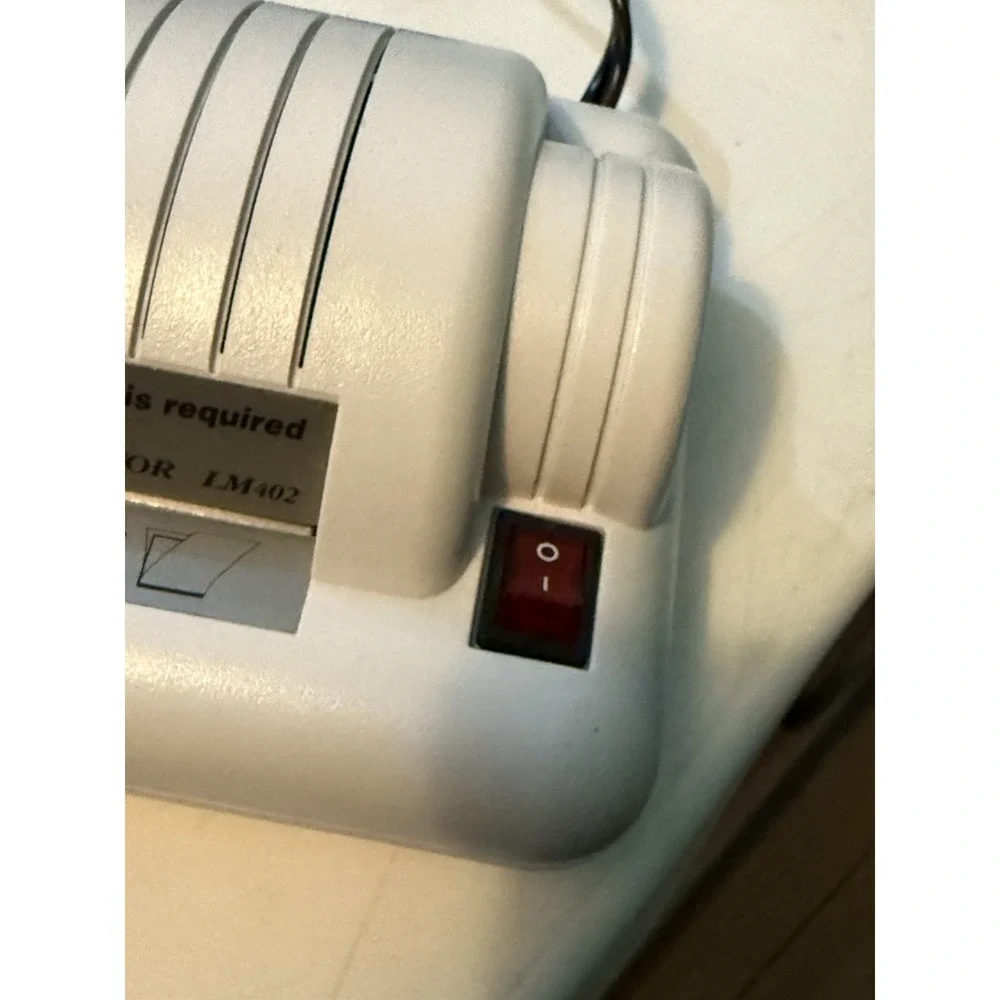 PRE OWNED Aurora Desktop Laminator LM402